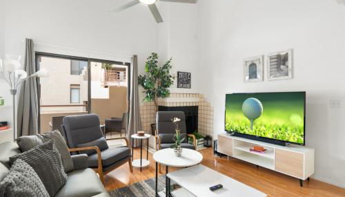 Mid-Century, Two-story with private Balconies & Pool view - Foto 3