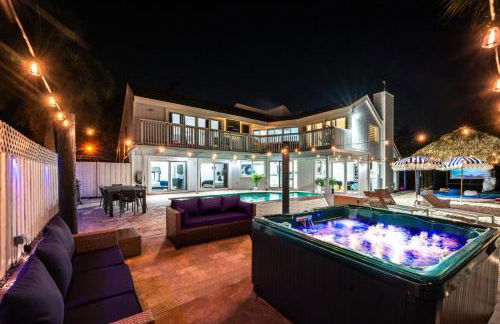 Beachfront Oasis w Htd Pool Cinema Game-Room Tiki - Foto 50