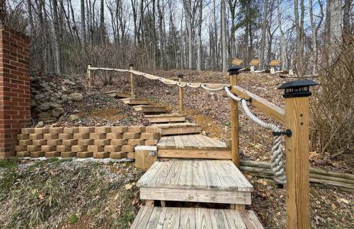 Romantic Getaway or Family Vacay with Mountain Views & Hot Tub - Foto 26