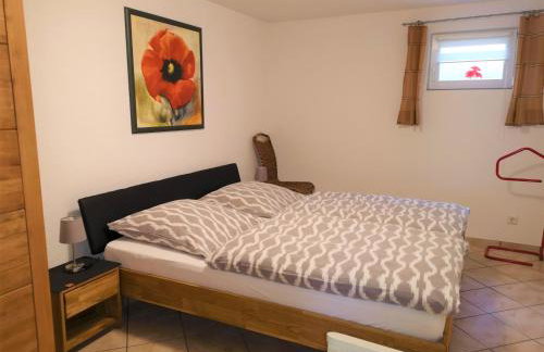 Ferienhaus Baier im Sourterrain mit Terrasse und Speckstein Ofen für gemütliche Stunden am Kamin - Foto 5