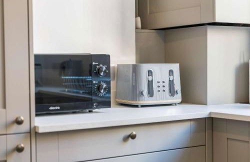 Charming and Spacious Home in Cradley Heath by 53 Degrees Property Sleeps 8 - Foto 9