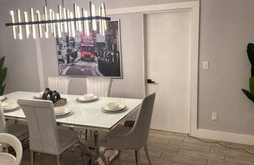 Luxurious Westchester Home Near Miami Clinics - Photo 59