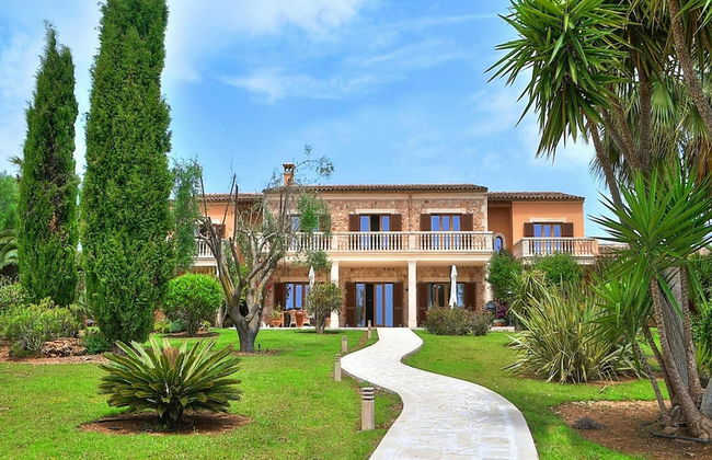 Exquisite Villa With Views - Photo 1