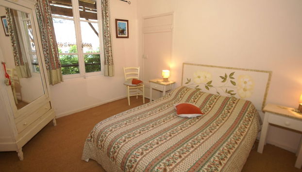 Lovely House With Grass Garden, Shared Swimmingpool, Next to the River Ardeche - Foto 2, Habitación