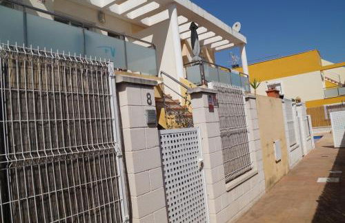 Adosado con piscina a 6 min del MET Oliva Nova y playa - Photo 9