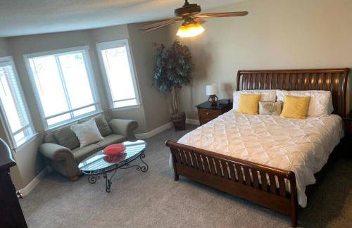 Luxury and Spacious Waterside Getaway - Foto 12