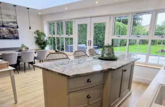 South Coast New Forest Holiday Home-4 Bed-Sleeps 8-Spacious-Parking-EV Dock-Large Garden-Playground-Great for Families-Groups-Professionals - Foto 4