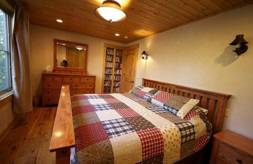 Stately and Unique Cabin Rental with a Wood-Burning Stove near Logan, Utah - Foto 4