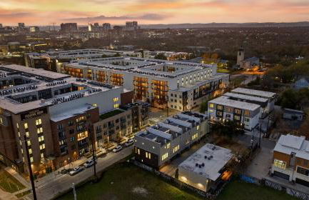 Rooftop Living in Central Austin Near UT Dining Music Concordia Retreat by AvantStay - Foto 49