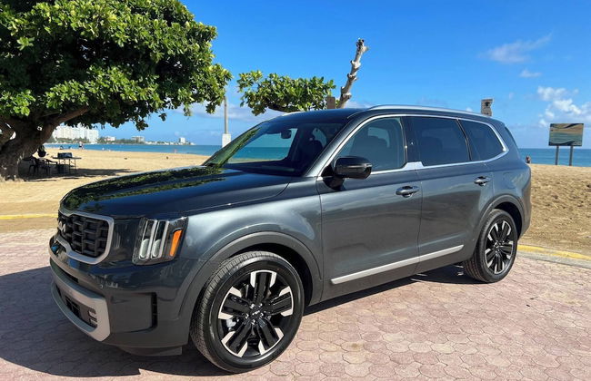 Stylish Remodeled 3BR w Yard Near Airport and Beaches - Photo 20