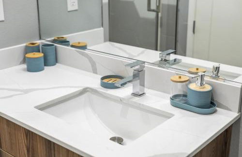 Trendy 1BR w 10ft Ceilings FREE Parking Pet Friendly - Foto 11