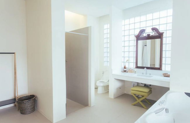 The Peak Residence - Photo 19