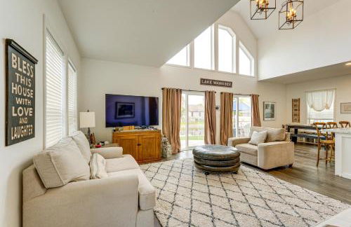 Sleek Getaway on Lake Wawasee with Private Dock! - Foto 1