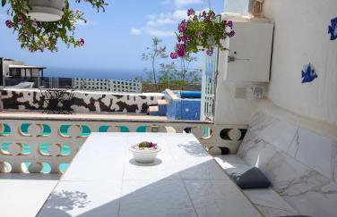 ALOELUX VILLA 2 ! - Private Villa with POOL , 2 jacuzzis, cinema, Balinese bed, wonderful view, art desing villa - Foto 9
