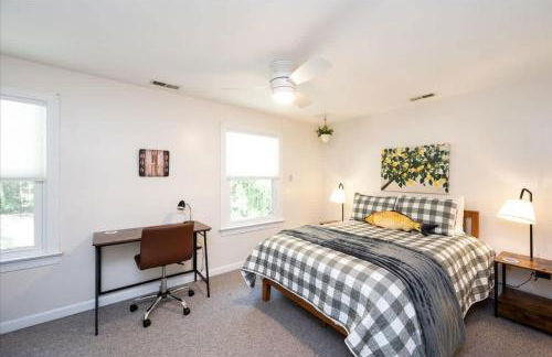 Quiet Retreat - Piano Firepit Peloton - 30 min to RTP - Photo 22