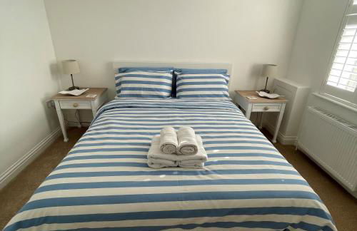 Swanage Bay Coastal Apartment - Photo 3