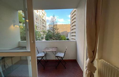 Studio with Balcony 800m to Trocadéro and Tour Eiffel - Photo 1