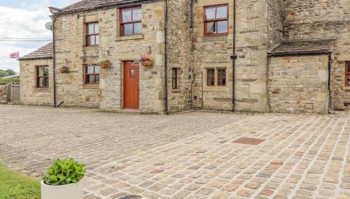 Orcaber Farmhouse - Photo 2