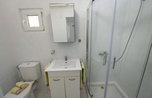 Poros Chic Seaside Neo-Classical Apartment with Terrace - Foto 22