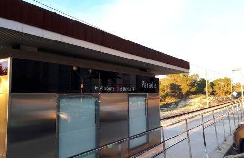 Top-Floor Beachfront Apartment with Parking, Pool, & Spacious Sea-View Balcony - Photo 17