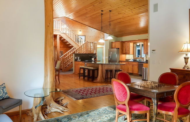 Boardman Monarch Upscale River Lodge HOT Tub! - Foto 35