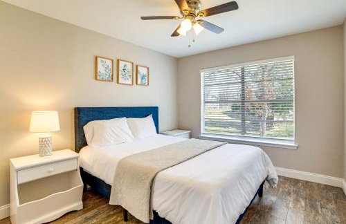 Lakeside Retreat Large Spacious Home with Game Room - Photo 14