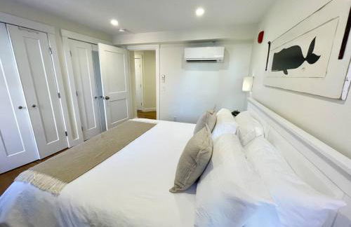 4 King Suites, Downtown, Outlets, Beach, Historic - Photo 14