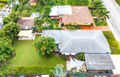 Coastal Harbor, King Bed, Pickleball Gear, Golf set, BBQ- 1 dollar rides to Beach, by Maven Vacation Rentals - Foto 37