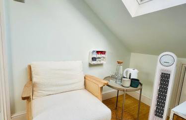 Large Double Room with Private Bathroom West Zone 3 Free Parking - Foto 9