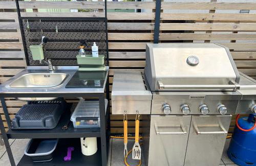 1 Bed Cabin - Sleeps 2 - Pets - Garden - Parking - Photo 6