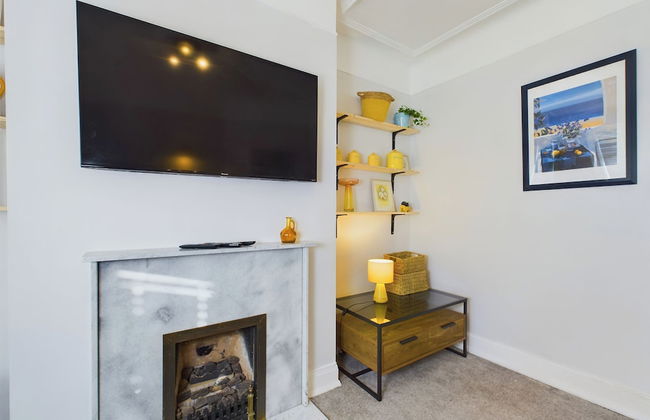 Seaside Haven Retreat in Southend - Photo 16