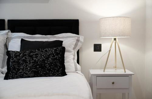 Modern- Battersea Power Station 2-Bed Apartment with Balcony - Foto 30