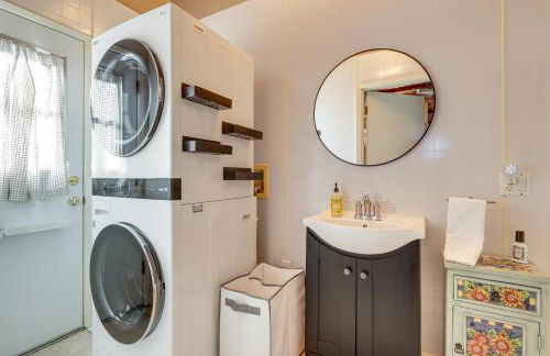 Clear Lake Gem on Canal with Dock Dogs Welcome! - Foto 17