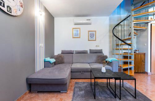 House Poljica with a pool - Foto 28