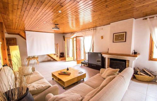 Swiss style villa near Barcelona 10min to beach - Foto 3