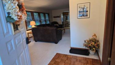 Elena's Lake Cottage - A Cozy Lake Getaway - Foto 2