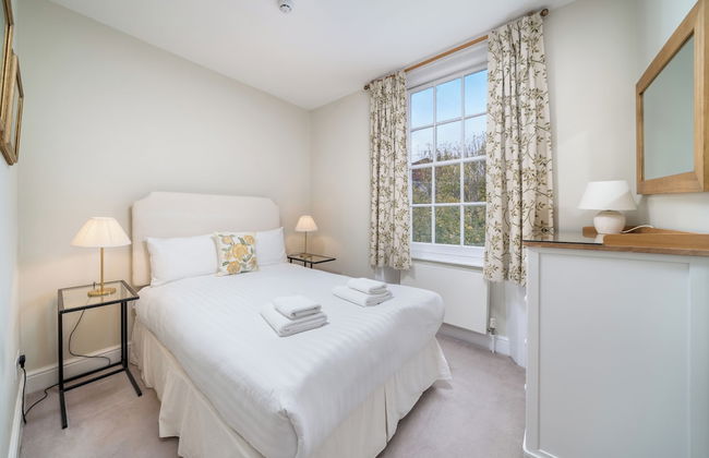 JOIVY Bright Flat for 6, Near Victoria and Warwick sq - Photo 14