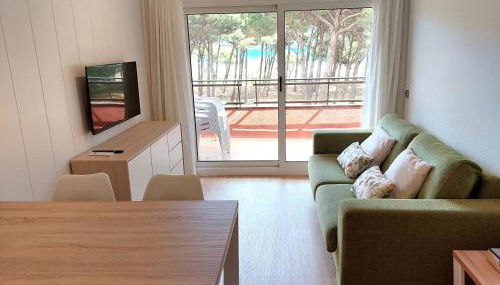 Primera Línea con Vistas al Mar y Piscina - Foto 3