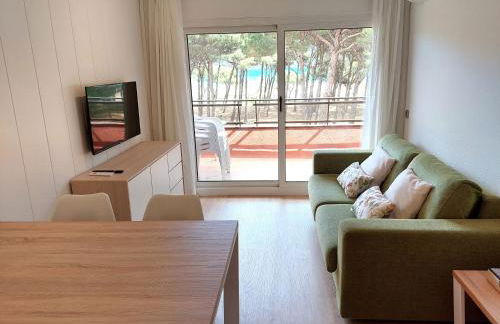 Primera Línea con Vistas al Mar y Piscina - Foto 3