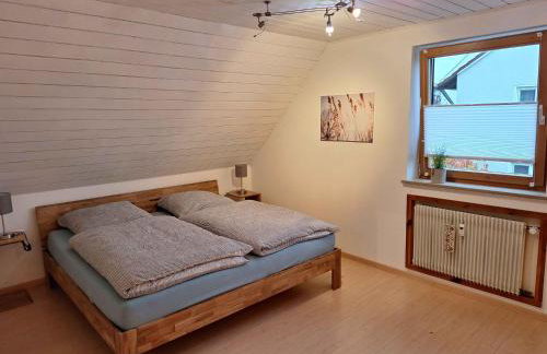 Gemütliches Ferienhaus in Schnaid mit zwei separaten und geräumigen Wohnungen - ausgestattet mit je einer großen Küche, zwei Schlafzimmern und einem Badezimmer - Foto 4