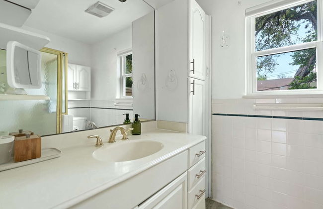 4 Bedroom Near Soco With a Private Pool & Sauna - Photo 20