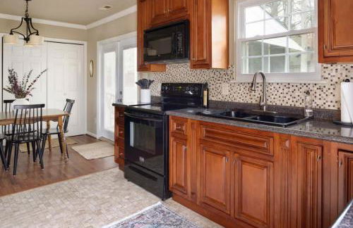 Serene Getaway with Patio in Pineville - Foto 12