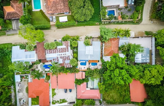 Nicely priced duplex in Surfside with private pool and AC in every room - Photo 29