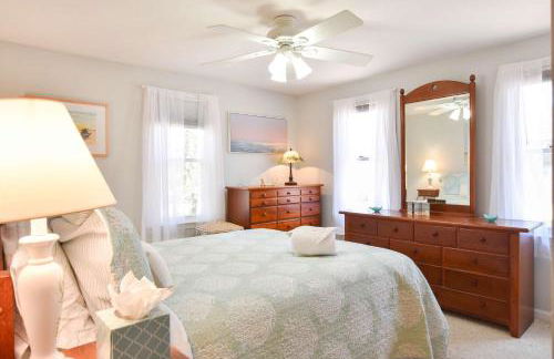 5 Min to Beach Yard w Fire Pit - Foto 14