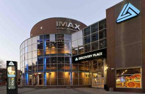 Charming 1BR Condo - Full Kitchen - Uptown Living - Foto 25