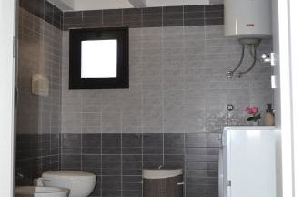 ENDLESS SUMMER APARTMENTS - Photo 13