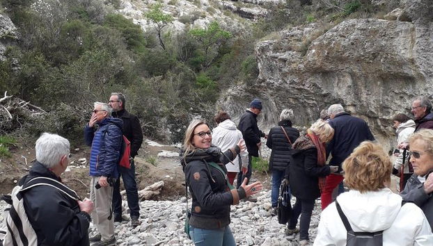 La guida durante una passeggiata