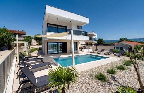 Villa Mirakul, new modern villa with swimming pool, close to the beach, children playroom, quiet area- by TRAVELER tourist agency Krk - ID 2680 - Foto 11