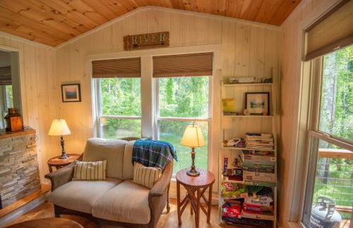 Retriever Beach - New River-frontage with Your Own Private Beach! Fire Pits - Games and More! - Foto 17