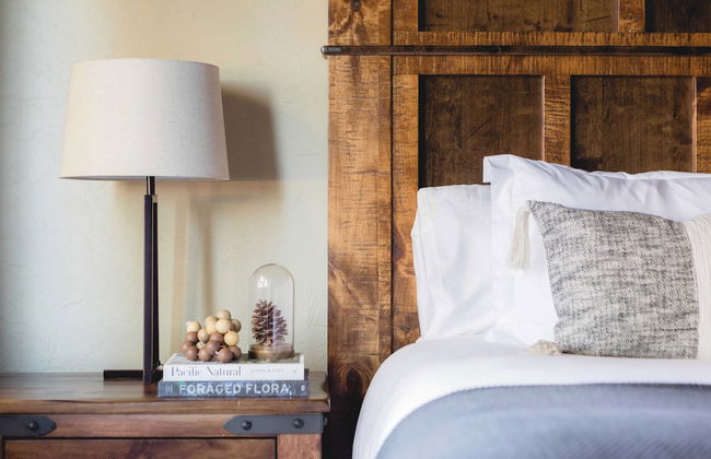 Klamath by Avantstay Gorgeous Mountain Home w/ Fire Pit, Spa & Lake Views - Photo 3